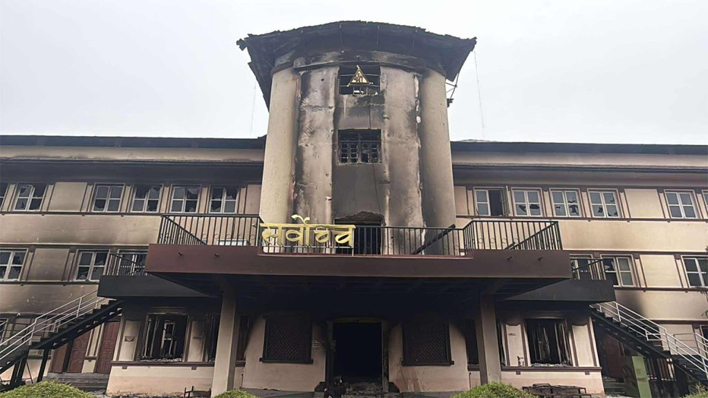 अदालतमा आगजनी गर्नेलाई कारवाहीको माग गदै सर्वोच्चले प्रहरीमा जाहेरी दिने