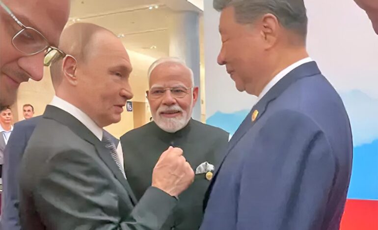 चीनमा जारी एससीओमा एकअर्काको हात समात्दै पुटिन, मोदी र सीले विश्वलाई के सन्देश दिदैछन्