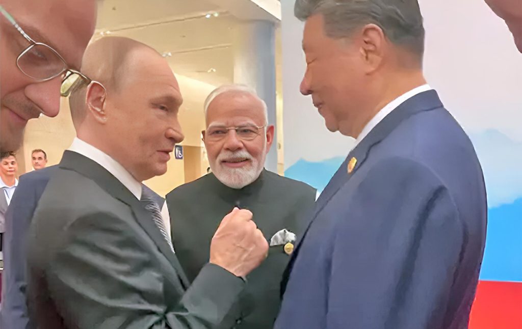 चीनमा जारी एससीओमा एकअर्काको हात समात्दै पुटिन, मोदी र सीले विश्वलाई के सन्देश दिदैछन्