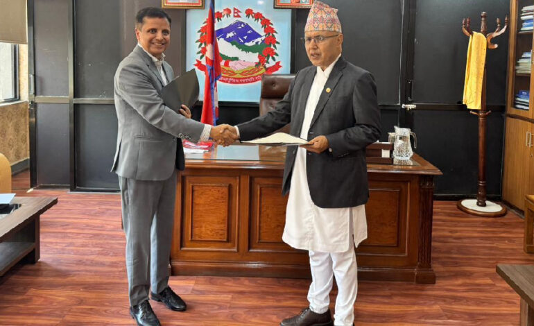 बिमा प्राधिकरणको अध्यक्षमा जनकराज शर्मा, अर्थमन्त्रीले गराए शपथ