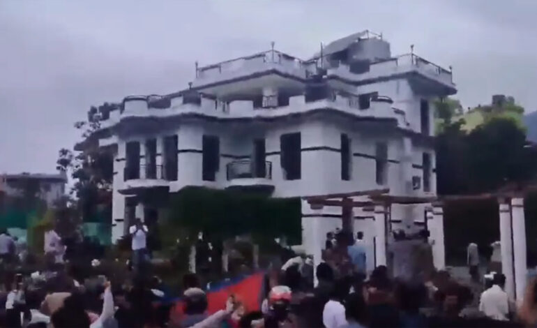 अहिले सम्म यी शीर्ष नेताका घरमा आक्रमण