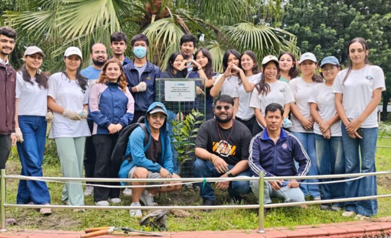 ‘आवर ग्रिन हाउस’ले जेनजी आन्दोलनका शहीद स्मृतिमा वृक्षारोपण