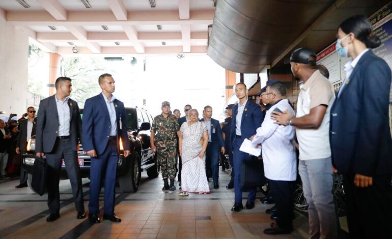 नवनियुक्त प्रधानमन्त्री कार्की जेनजी प्रदर्शनका क्रममा भएका घाइतेको निरिक्षणमा
