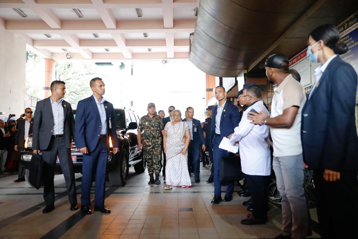 नवनियुक्त प्रधानमन्त्री कार्की जेनजी प्रदर्शनका क्रममा भएका घाइतेको निरिक्षणमा