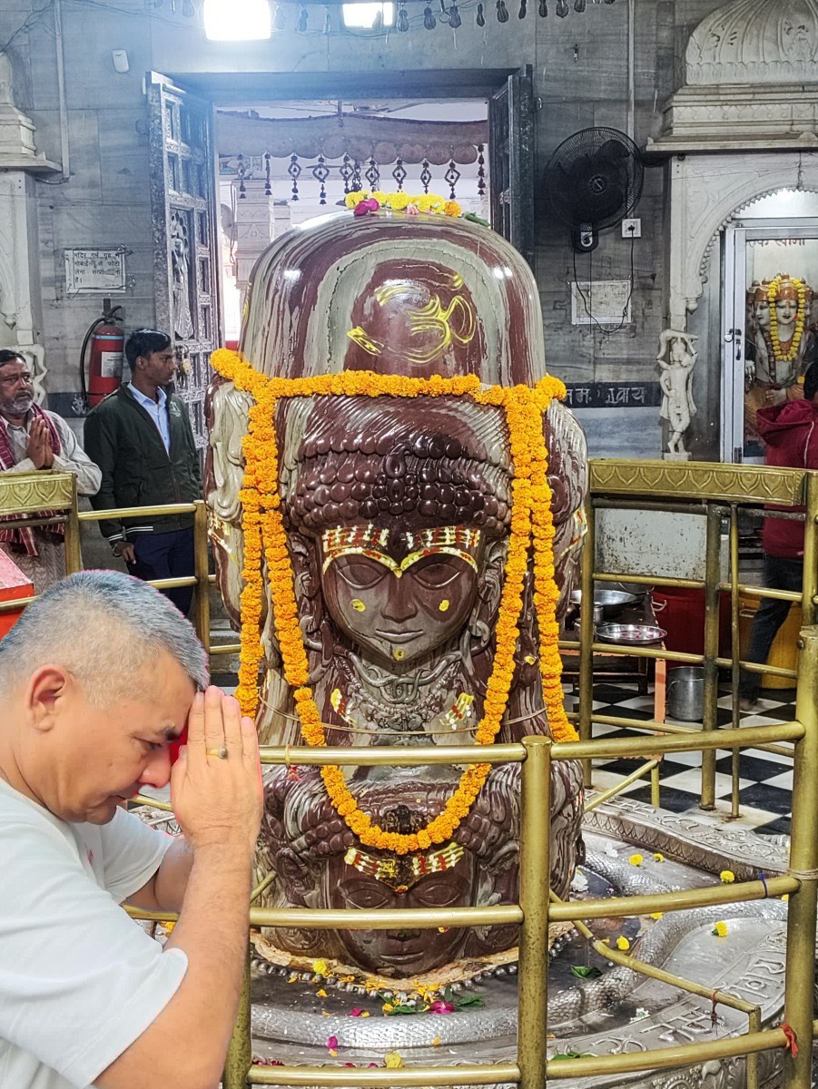 पशुपति मन्दिरमा सपथ खाँदै दुर्गा प्रसाईले नेपाललाई सनातन हिन्दुराष्ट्र घोषणा गरे