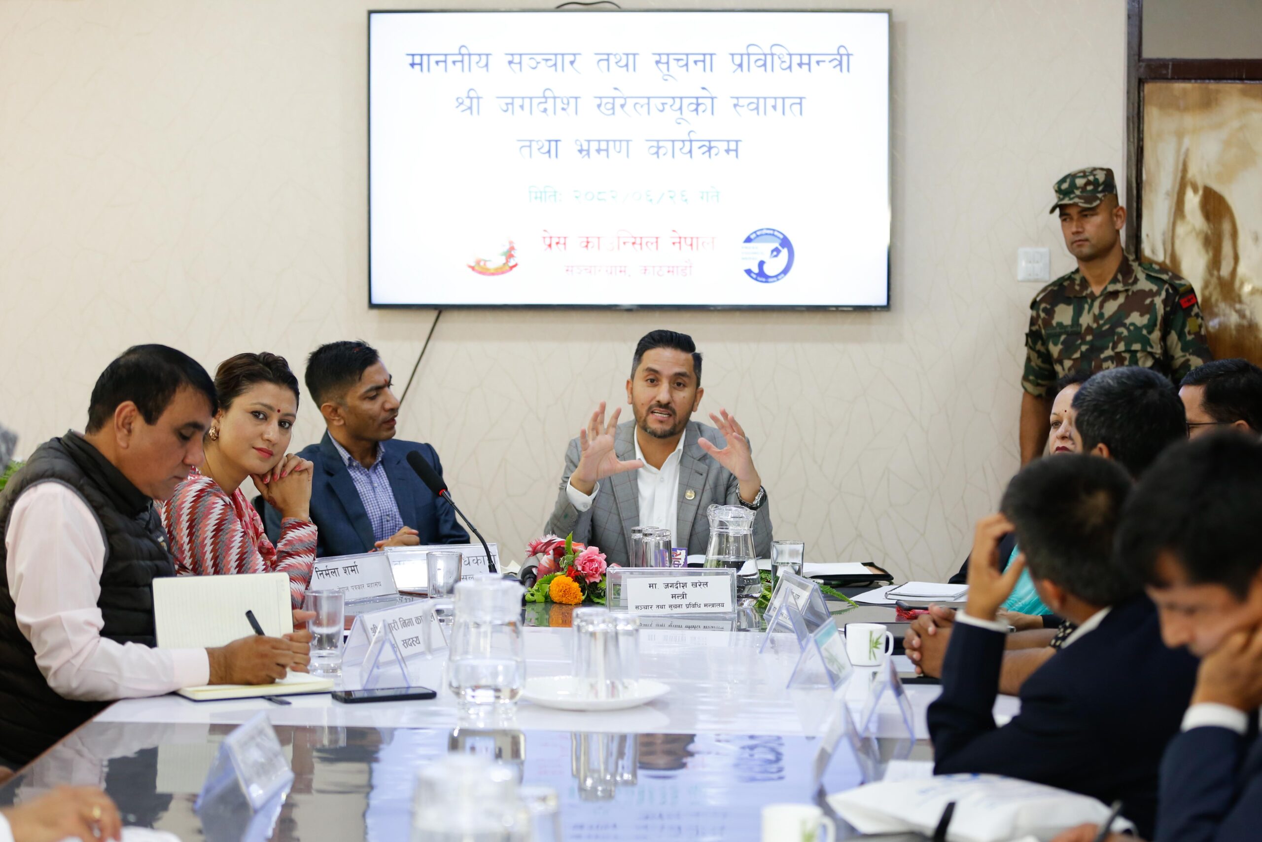 सामाजिक सञ्जालमा आतङ्क मच्चिएको छ, ‘फ्याक्ट चेक’ गर्ने ‘टास्क फोर्स’ बनाउन काउन्सिललाई सञ्चारमन्त्रीको निर्देशन