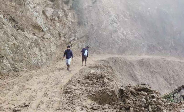 हेटौडा–काठमाडौं सडक आवातजावत पनि रातीको समयमा रोक