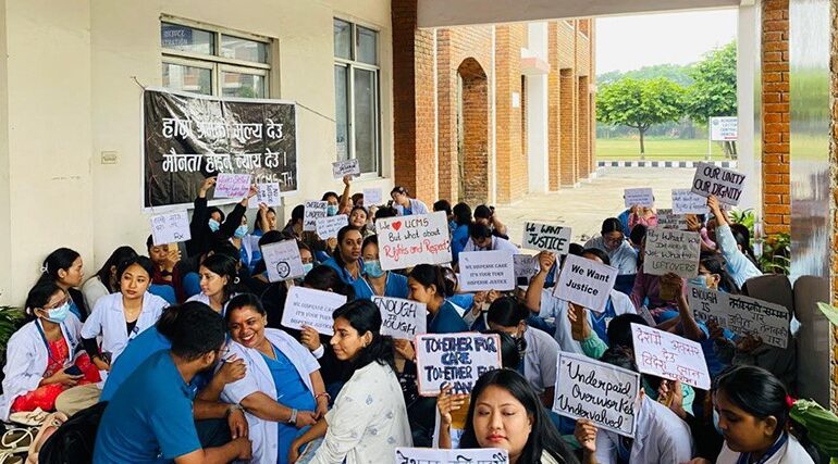 न्यूनतम तलब, भत्ता र सेवा–सुविधा सुनिश्चित गर्न माग राख्दै देशभरका नर्स आन्दोलित