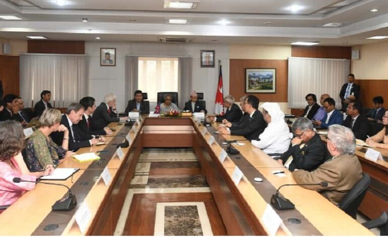 कूटनीतिक नियोगका प्रतिनिधिसँग प्रधानमन्त्रीले चुनाबमा सहयोगको अपेक्षा राखिन