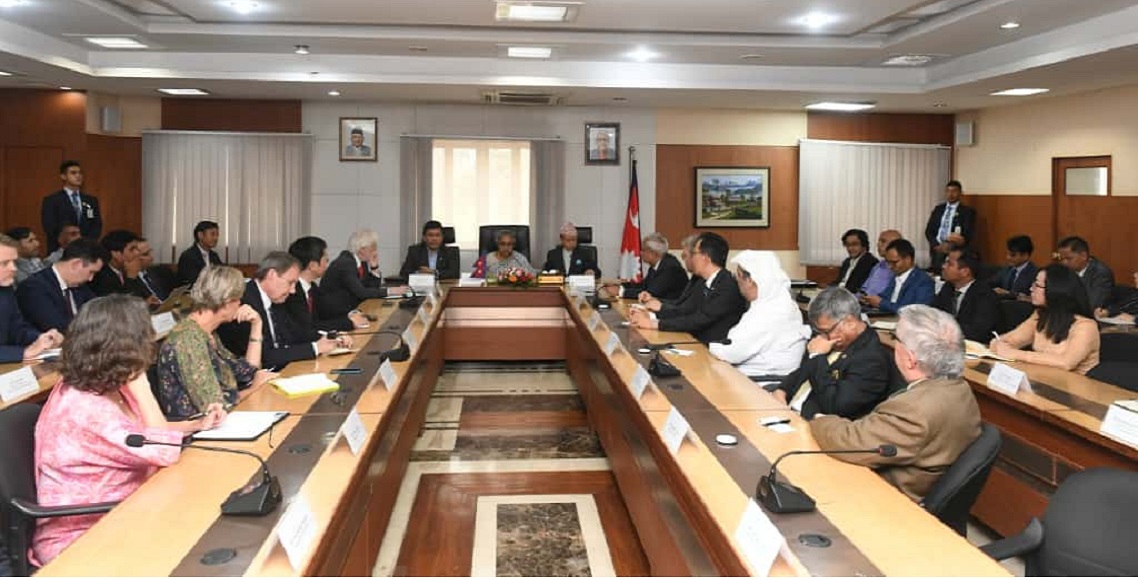 कूटनीतिक नियोगका प्रतिनिधिसँग प्रधानमन्त्रीले चुनाबमा सहयोगको अपेक्षा राखिन