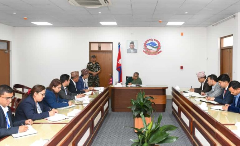 नर्सहरूलाई न्यूनतम पारिश्रमिक तत्काल दिन प्रधानमन्त्रीको निर्देशन