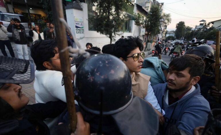 बालुवाटारमा मिराज ढुंगानासहितको प्रदर्शन