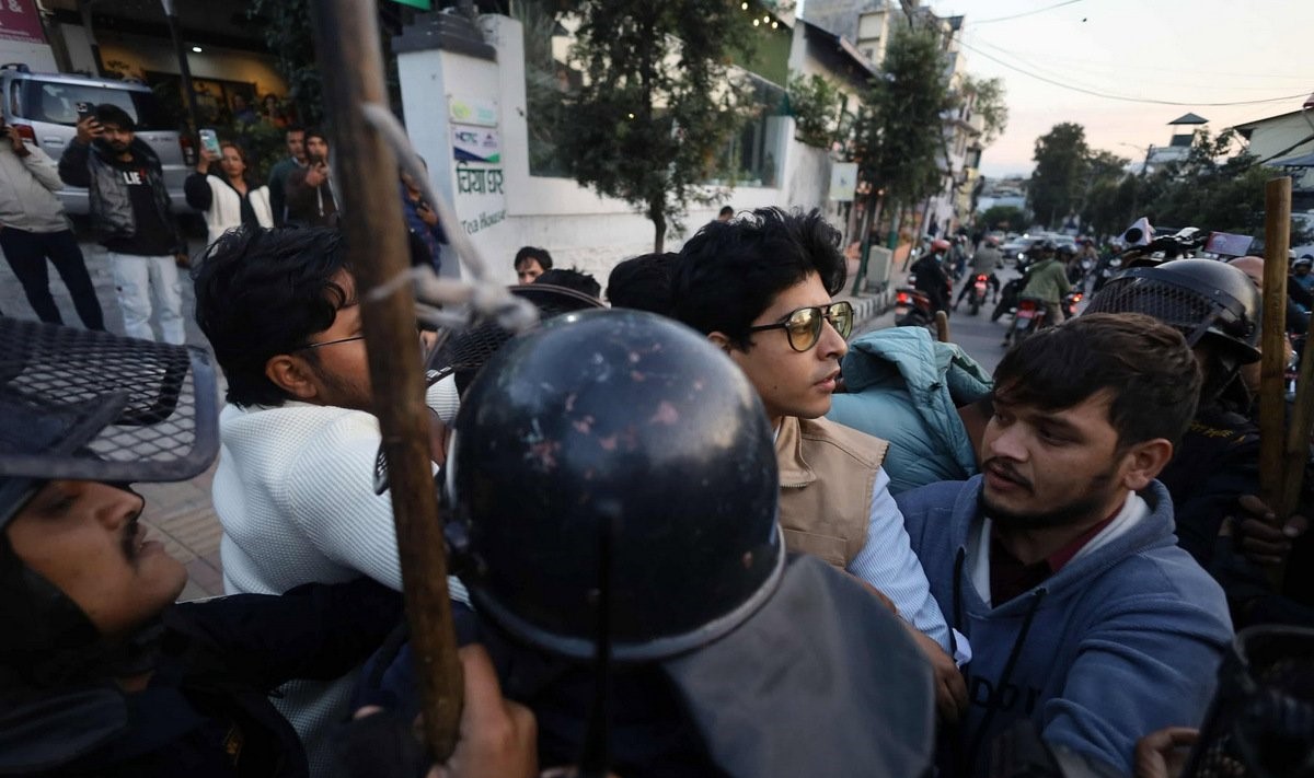 बालुवाटारमा मिराज ढुंगानासहितको प्रदर्शन