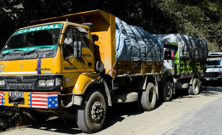 कुलमानको घरमा फोहोर पुर्‍याइदिनु भन्दै स्थानियले बञ्चरेडाँडाबाट गाडी फकाए