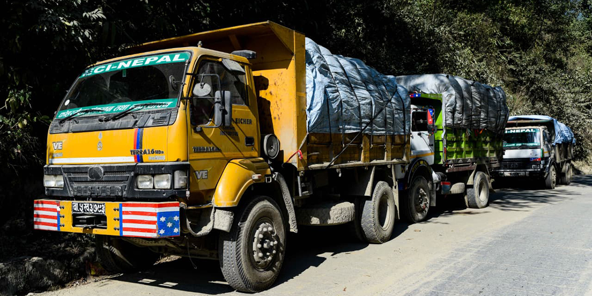 कुलमानको घरमा फोहोर पुर्‍याइदिनु भन्दै स्थानियले बञ्चरेडाँडाबाट गाडी फकाए