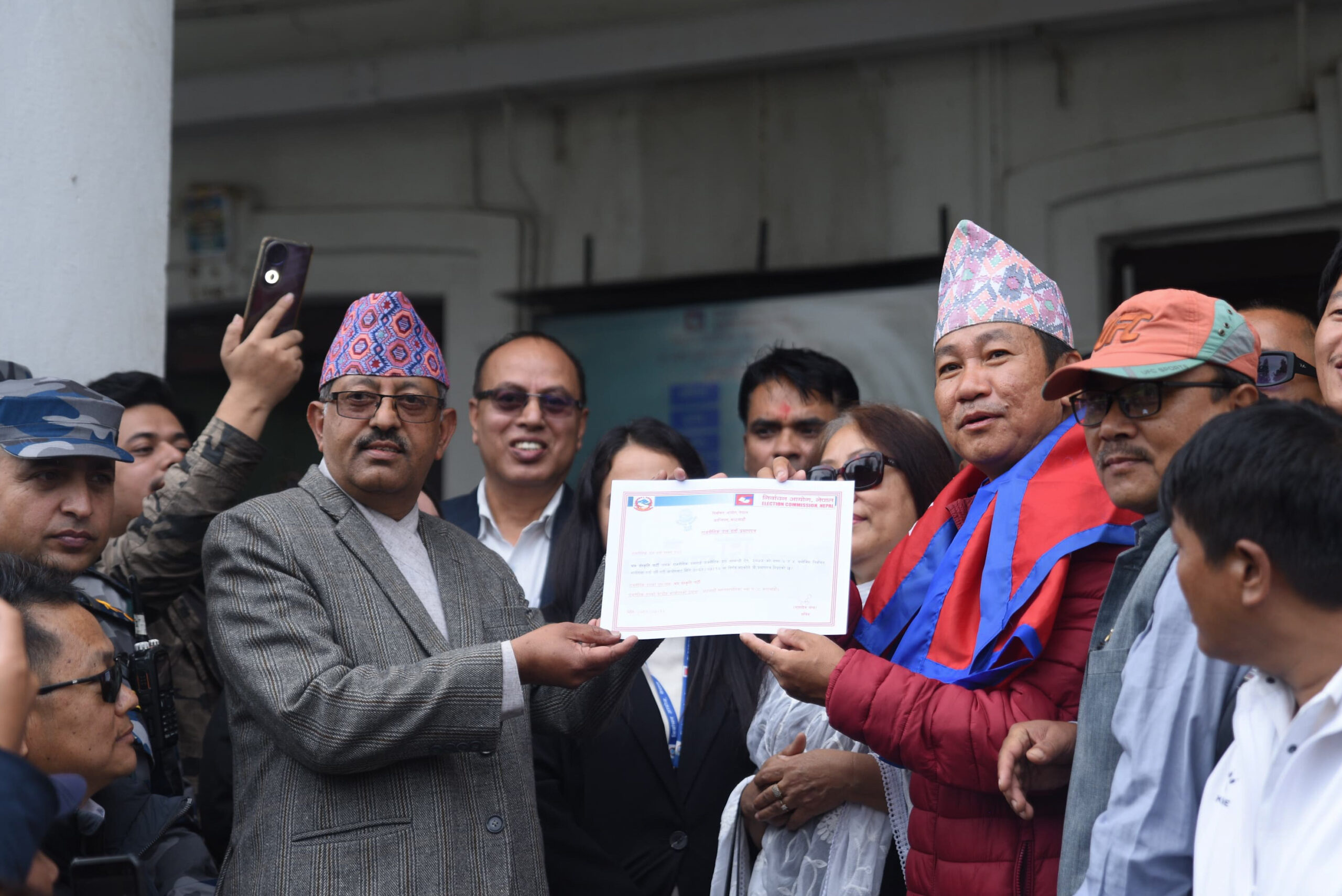 हर्क साम्पाङको पार्टी निर्वाचन आयोगमा दर्ता, लिए प्रमाणपत्र