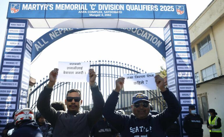 एन्फा गेट अगाडि ए डिभिजन क्लबको धर्ना