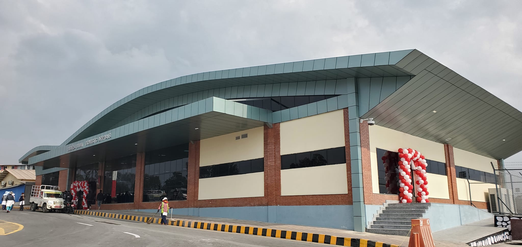 महेश बस्नेत बारा आउने थाहा पाएपछि जेनजीले घेरे सिमरा विमानस्थल