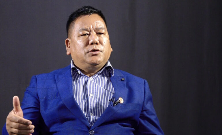 संघमा अध्यक्षको असान्दर्भिक कार्यशैलीप्रति आक्रोश बढ्दो, सदस्यता त्याग्न थालेपछि संघ विभाजनको संघारमागुरुङ आफु काम गर्न नसक्ने, प्रतिशोध साँध्ने र म्यानपावरमै छापा मार्न लगाउने धम्की दिन्छन्