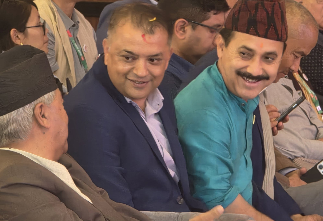 विश्व–गगनकै पक्षमा उभिएर ३० भन्दा बढी जिल्लाका सभापतिले गरे महाधिवेशनको समर्थन