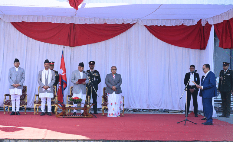 मधेस प्रदेश प्रमुखमा सपथ लिए सुरेन्द्रलाभ कर्णले