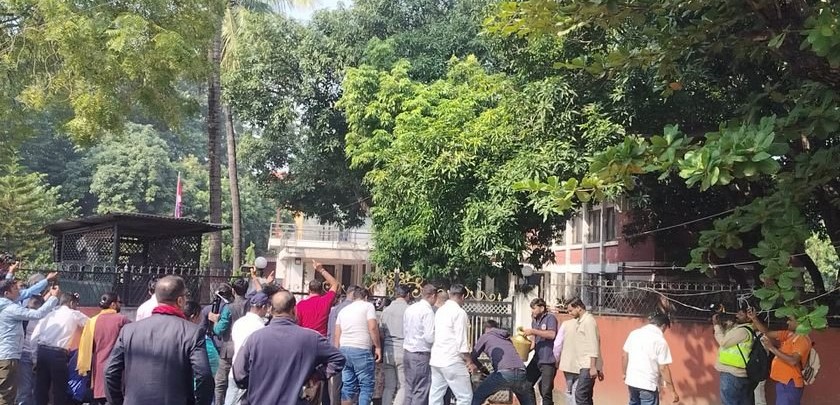 मधेशकी प्रदेश प्रमुखको कार्यालय अगाडि पनि तोडफोड
