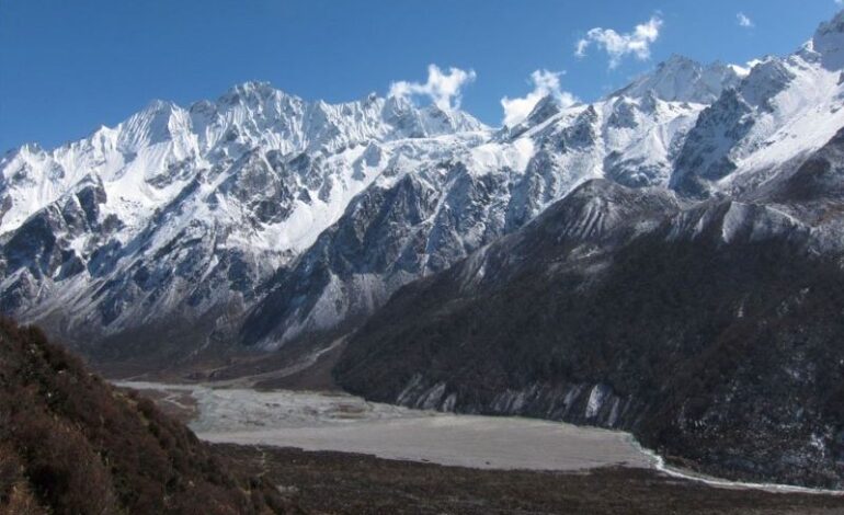 दोलखामा हिमपहिरोः तीनको मृत्यु केही वेपत्ता