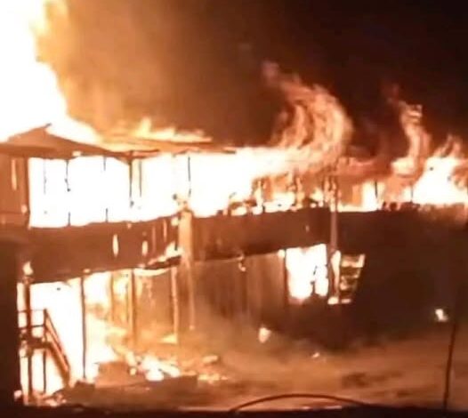 मोटरसाइकलबाट आगो लाग्दा ४ घर जलेर नष्ट