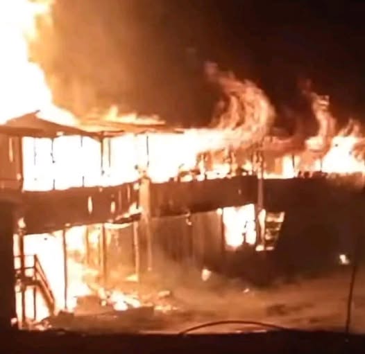 मोटरसाइकलबाट आगो लाग्दा ४ घर जलेर नष्ट