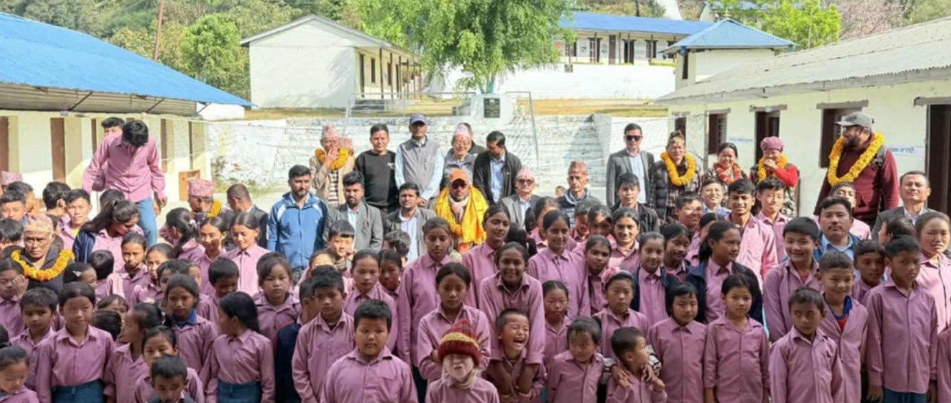 खोटाङ–कुवेत सम्पर्क मञ्चद्वारा सिम्ले माध्यमिक विद्यालयलाई ६२ हजार आर्थिक सहयोग
