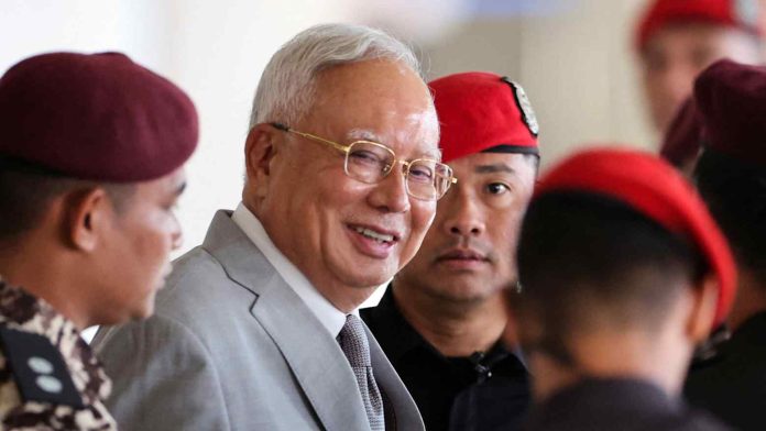 मलेसियाका पुर्व प्रधानमन्त्री नाजिबलाई १५ वर्ष जेल, ११.४ अर्ब रिंगिट जरिवाना