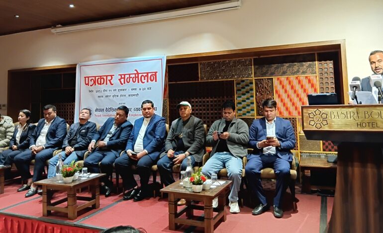 ७० प्रतिशत कमिशन लिएकोप्रति बोल्दैन् संघ, व्यक्तिगत भिसामा कामदार पठाउने संघका अध्यक्ष–महासचिवको अदालतमाथि मुडे चुनौतीअध्यक्ष ९ हजार ५ सयको पक्षमा थिए, खारेज गरिएको स्वास्थ्य शुल्कमा नौटंकी