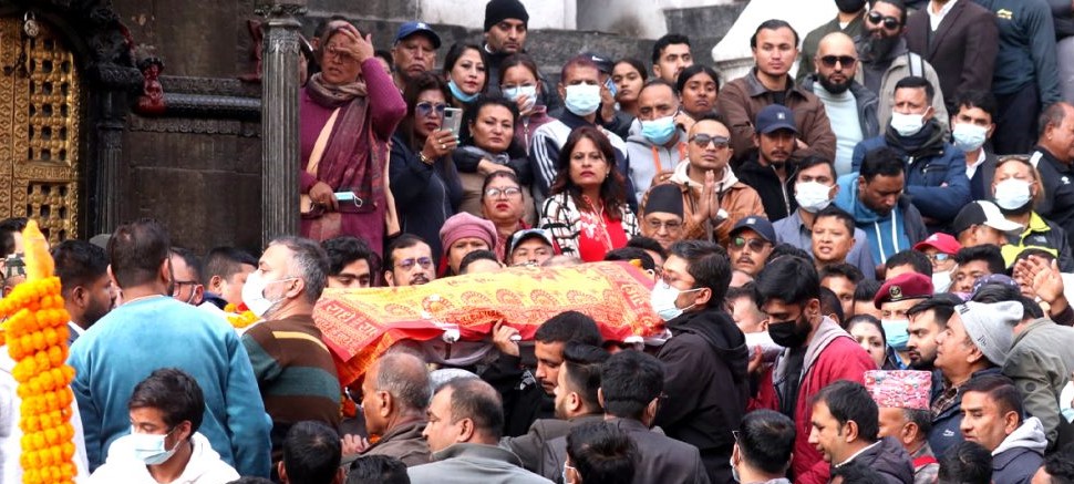 मेयर बालेनका पिताको पशुपति आर्यघाटमा अन्तिम संस्कार