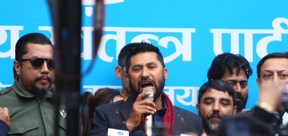 संसद् पुनस्र्थापना भन्दै षड्यन्त्रको आँखा नचम्काइयोस् : रवि लामिछाने