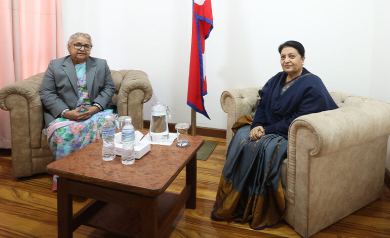 पूर्वराष्ट्रपति भण्डारी र प्रधानमन्त्री कार्कीसँग भेटवार्तापछि सिंहदरबारको अवलोकन