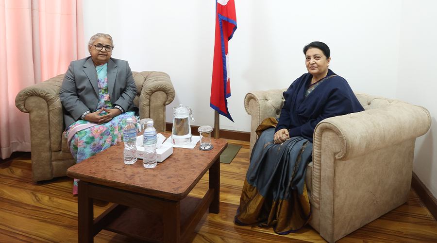 पूर्वराष्ट्रपति भण्डारी र प्रधानमन्त्री कार्कीसँग भेटवार्तापछि सिंहदरबारको अवलोकन