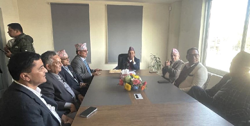 ईश्वर पोखरेलले पार्टी कार्यालयमा बुझाए नेतृत्व परिवर्तन गर्ने निष्कर्षसहितको अवधारणापत्र