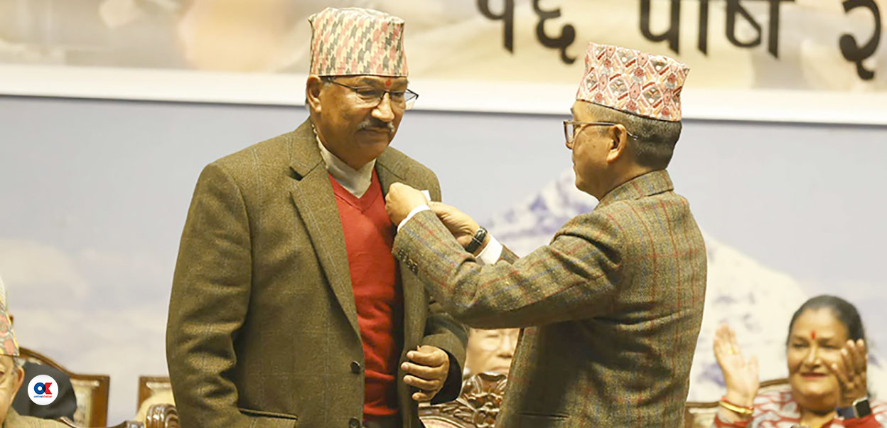 लिङ्देन र थापा अंकमाल गर्दै मिले, ४ वर्षपछि राप्रपा एकता