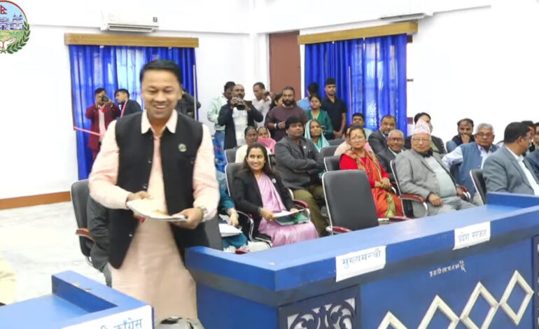 मुख्यमन्त्रीले मागे विश्वासको मत माग्दै गर्दा ७ दलका ७३ सांसद बाहिरिए