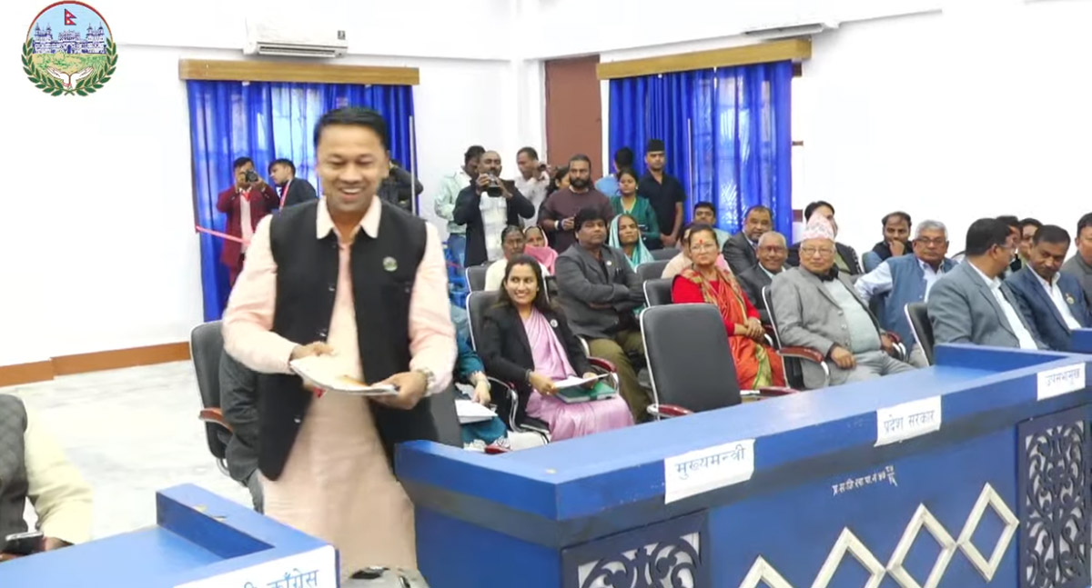 मुख्यमन्त्रीले मागे विश्वासको मत माग्दै गर्दा ७ दलका ७३ सांसद बाहिरिए