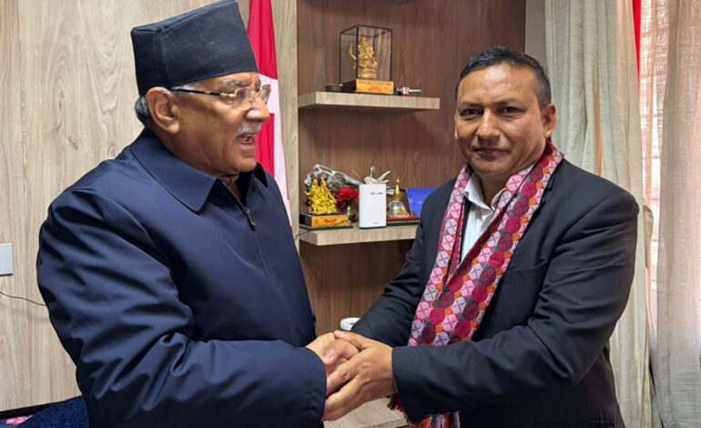 हर्क साम्पाङको कारबाहीमा परेका मित्र परियार प्रचण्डको नेपाली कम्युनिष्टमा प्रवेश