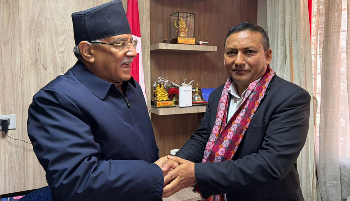 हर्क साम्पाङको कारबाहीमा परेका मित्र परियार प्रचण्डको नेपाली कम्युनिष्टमा प्रवेश