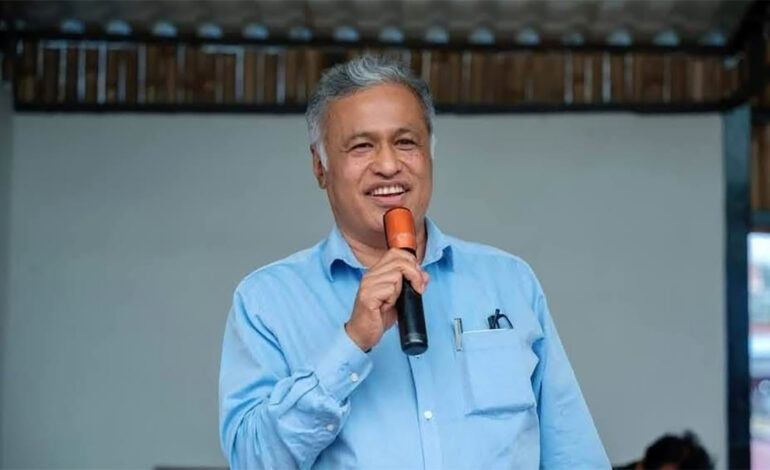 किन पक्राउ परे गुण एयरका सन्चालक राजेन्द्र शाक्य