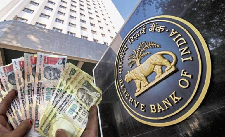 भारतमा ५ सयको नोट प्रतिबन्धको हल्ला, नेपालीहरु सटहीका लागि आतुर