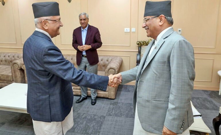 राजनीतिक शक्ति समीकरणकै लागि ओलीलाई भेट्न पुगे प्रचण्ड, तत्काल सम्भव छ?