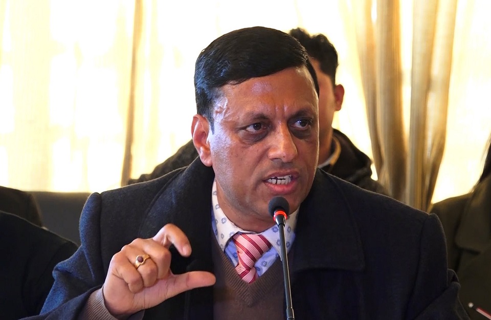 ओली र लेखक पक्राउ गैरकानुनीः वरिष्ठ अधिवक्ता टीकाराम भट्टराई