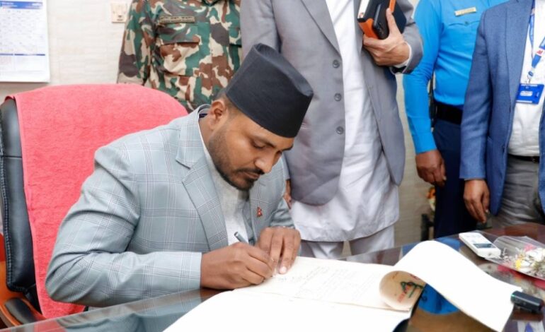 उम्मेदवारीका लागि खेलकुद मन्त्री बब्लु गुप्ताले बुझाए पदबाट राजीनामा