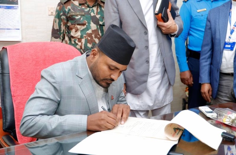 उम्मेदवारीका लागि खेलकुद मन्त्री बब्लु गुप्ताले बुझाए पदबाट राजीनामा