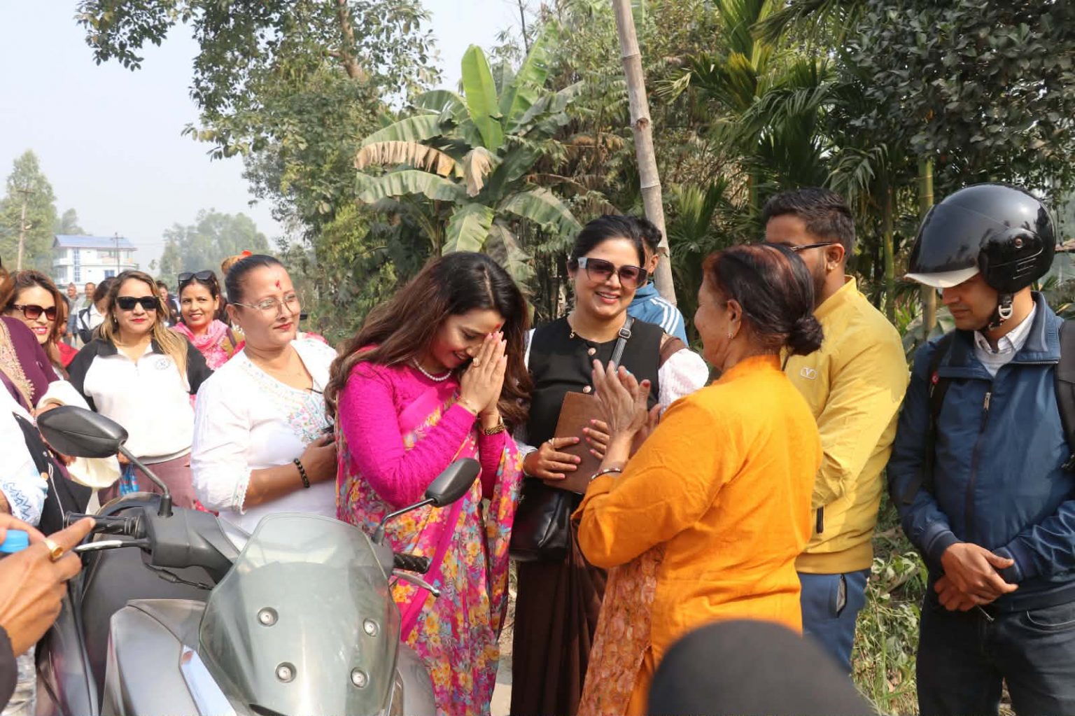 बालेन काठमाडौंमा भेटघाटमा व्यस्त, उनीकी श्रमिति सविना झापामा बालेनलाई भोट माग्न घरदैलोमा