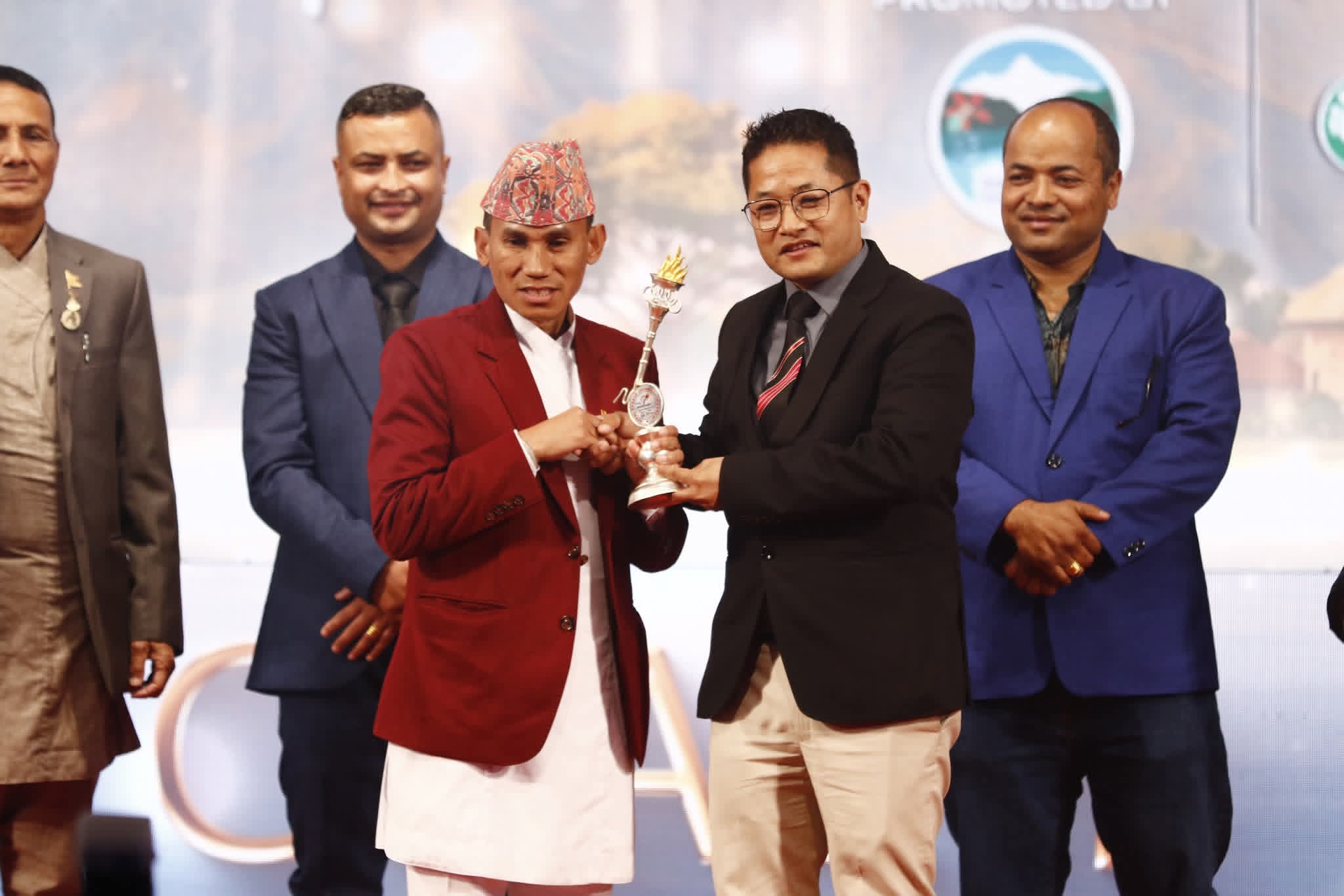 रिभेरा इन्टरनेशनल एकाडेमीमा खेलकुद प्रशिक्षकका रुपमा कार्यरत नेगी बर्ष उत्कृष्ट प्रशिक्षक घोषित